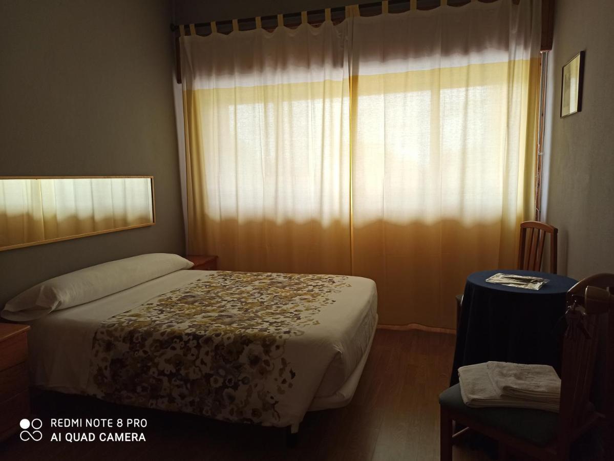 Hostal La Torre Hotel Santander Bagian luar foto